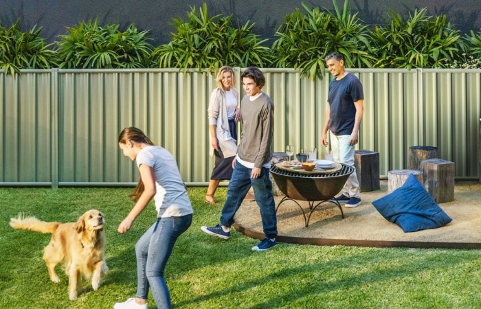 WR Engineering Colorbond fencing & gates